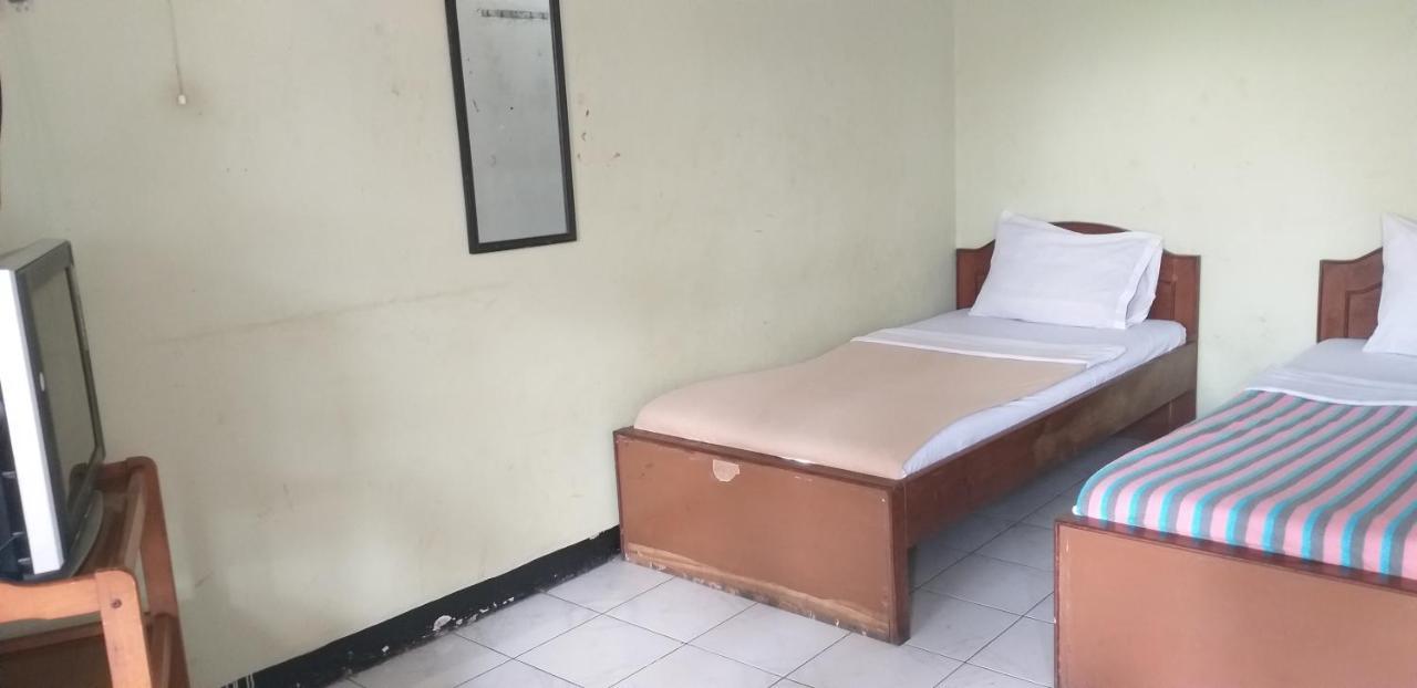 Intan Hotel Purwakarta Luaran gambar