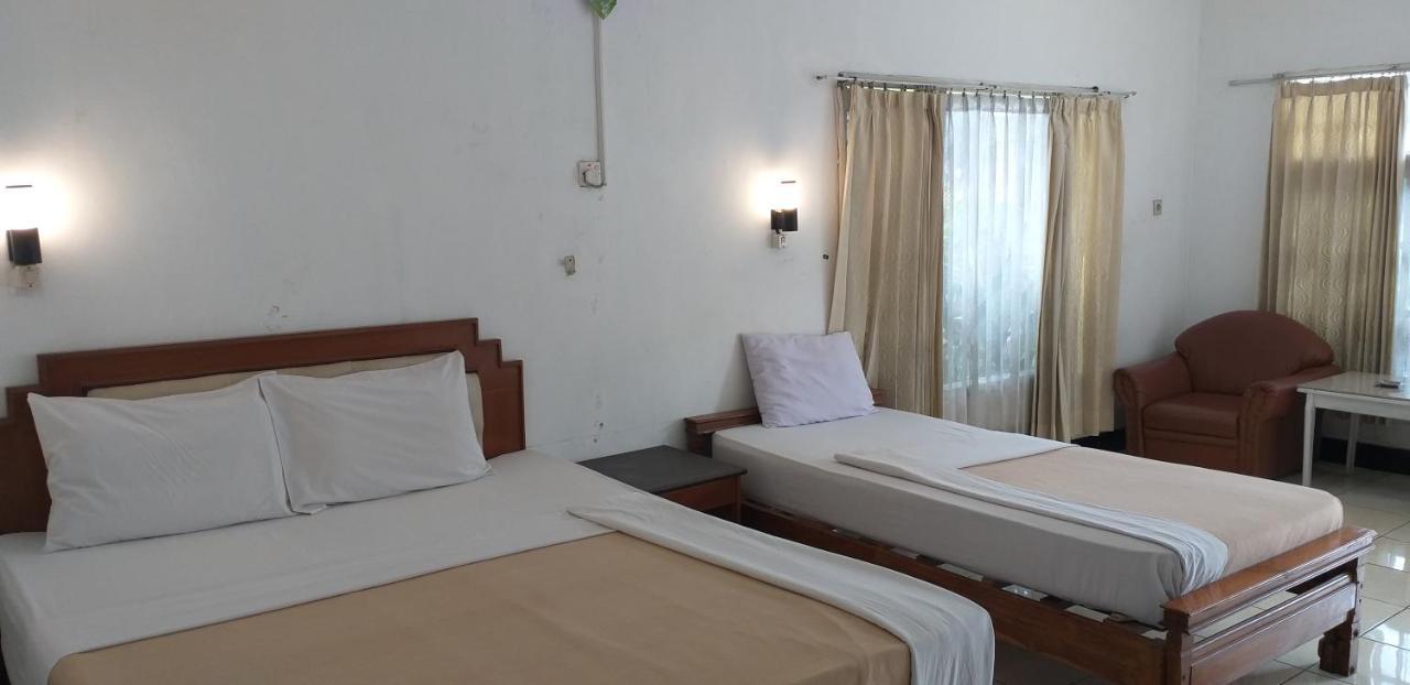 Intan Hotel Purwakarta Luaran gambar