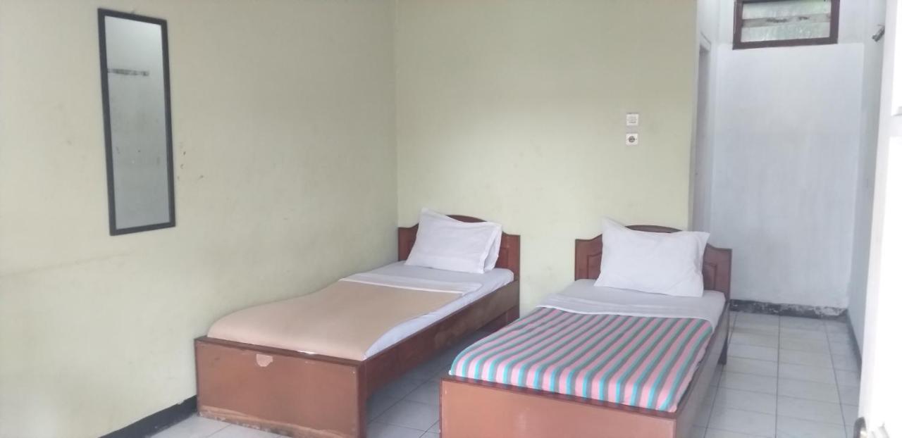 Intan Hotel Purwakarta Luaran gambar