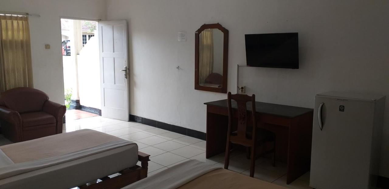 Intan Hotel Purwakarta Luaran gambar