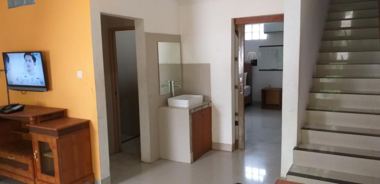 Intan Hotel Purwakarta Luaran gambar
