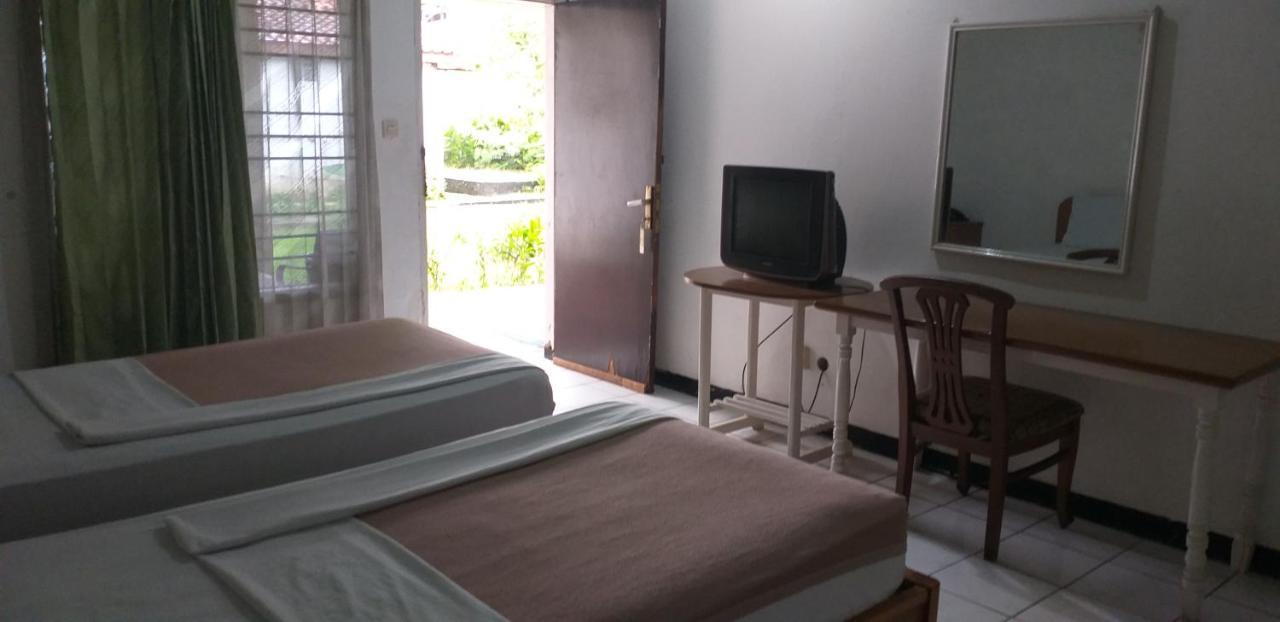 Intan Hotel Purwakarta Luaran gambar