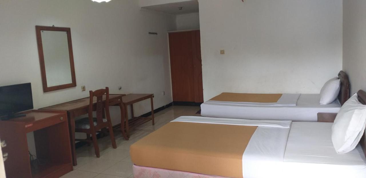 Intan Hotel Purwakarta Luaran gambar