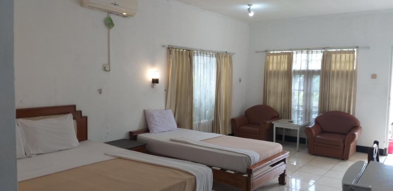 Intan Hotel Purwakarta Luaran gambar
